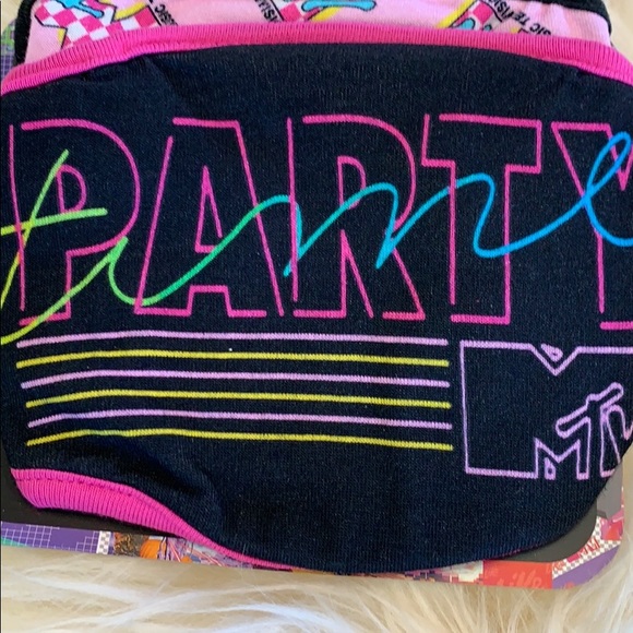 Set of 2 facemasks NIP - Picture 2 of 6